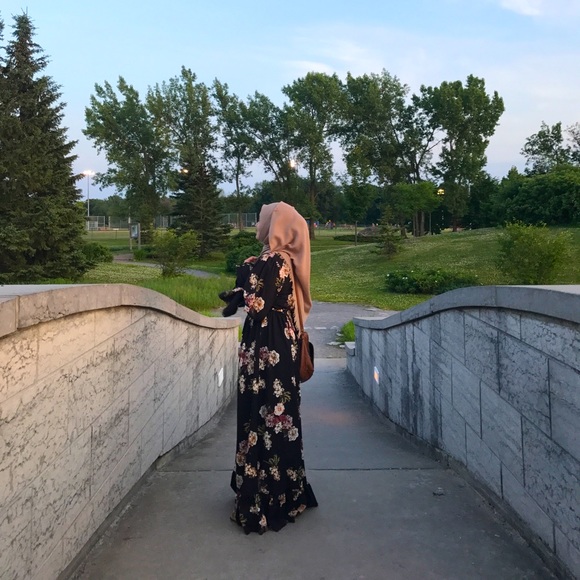 Black floral dress - From boohoo - Picture 1 of 2